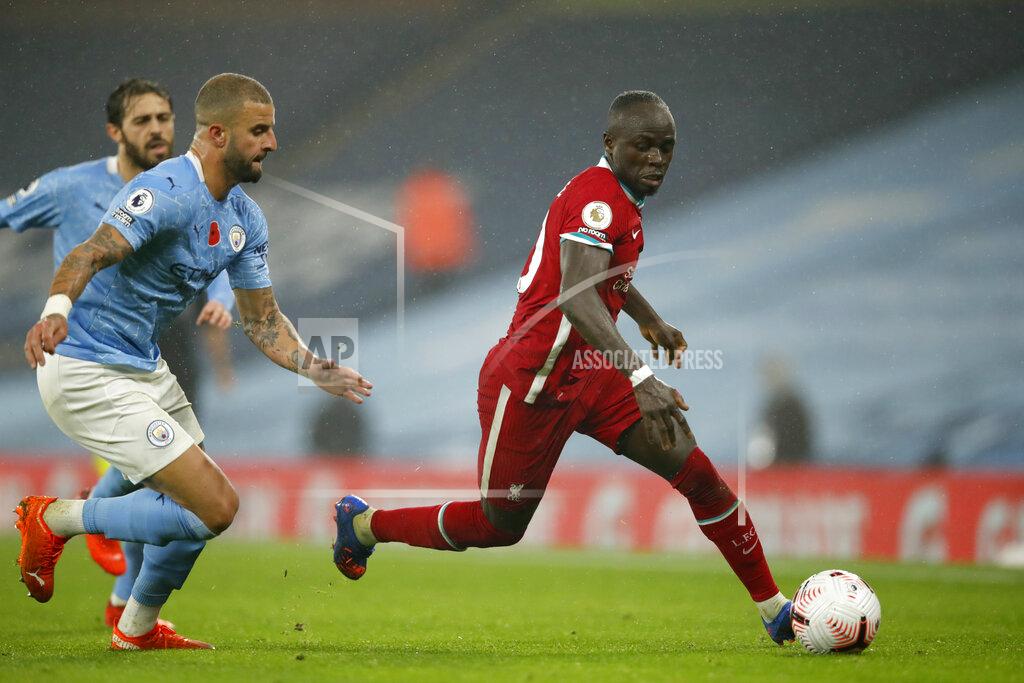 Clive Brunskill Liverpool's Sadio Mane runs with the ball past Manchester City's Kyle Walker, left, during the English Premier League soccer match between Manchester City and Liverpool at the Etihad stadium in Manchester, England, Sunday, Nov. 8, 2020. (Clive Brunskill/Pool via AP)