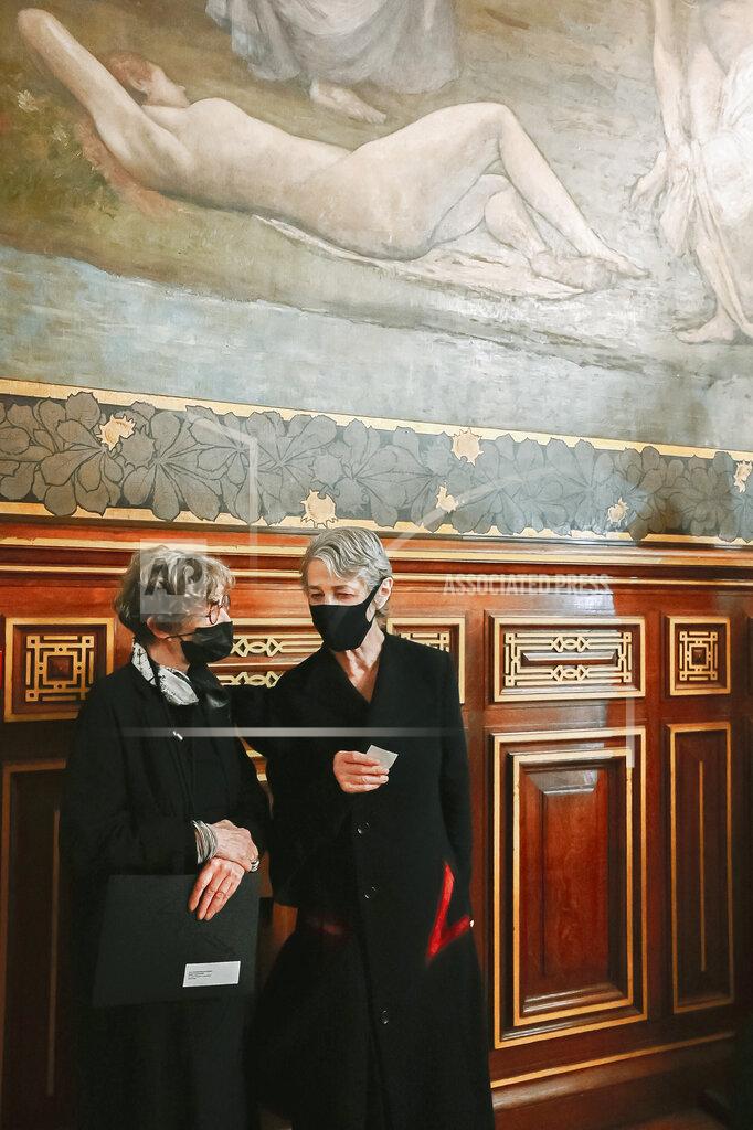 Sarah Moon and Charlotte Rampling at Yohji Yamamoto show - Paris