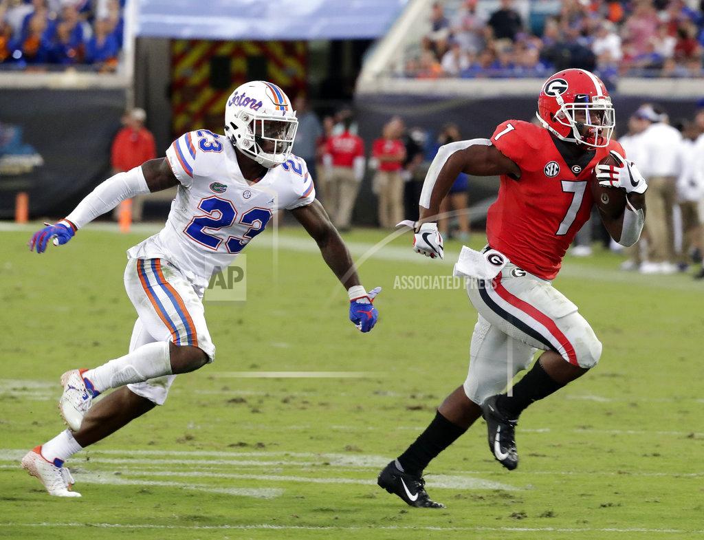 John Raoux Georgia running back D'Andre Swift (7) runs past Florida defensive back Chauncey Gardner-Johnson (23) for a 33-yard touchdown during the second half of an NCAA college football game Saturday, Oct. 27, 2018, in Jacksonville, Fla. (AP Photo/John Raoux)