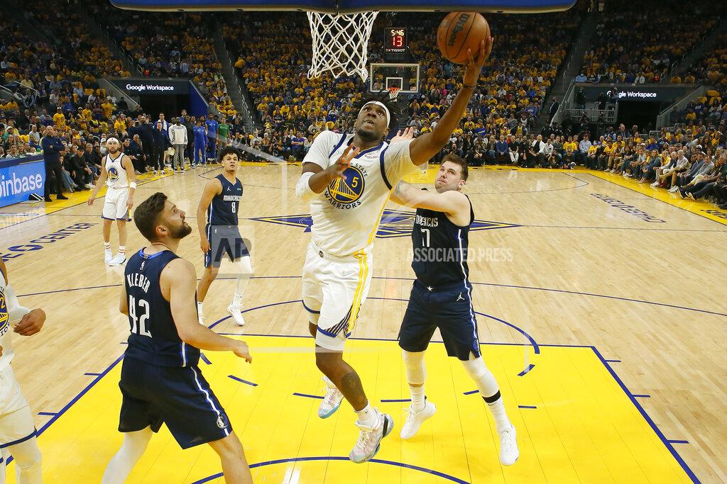 Jed Jacobsohn Golden State Warriors center Kevon Looney (5) shoots against the Dallas Mavericks during the first half of Game 2 of the NBA basketball playoffs Western Conference finals in San Francisco, Friday, May 20, 2022. (AP Photo/Jed Jacobsohn)