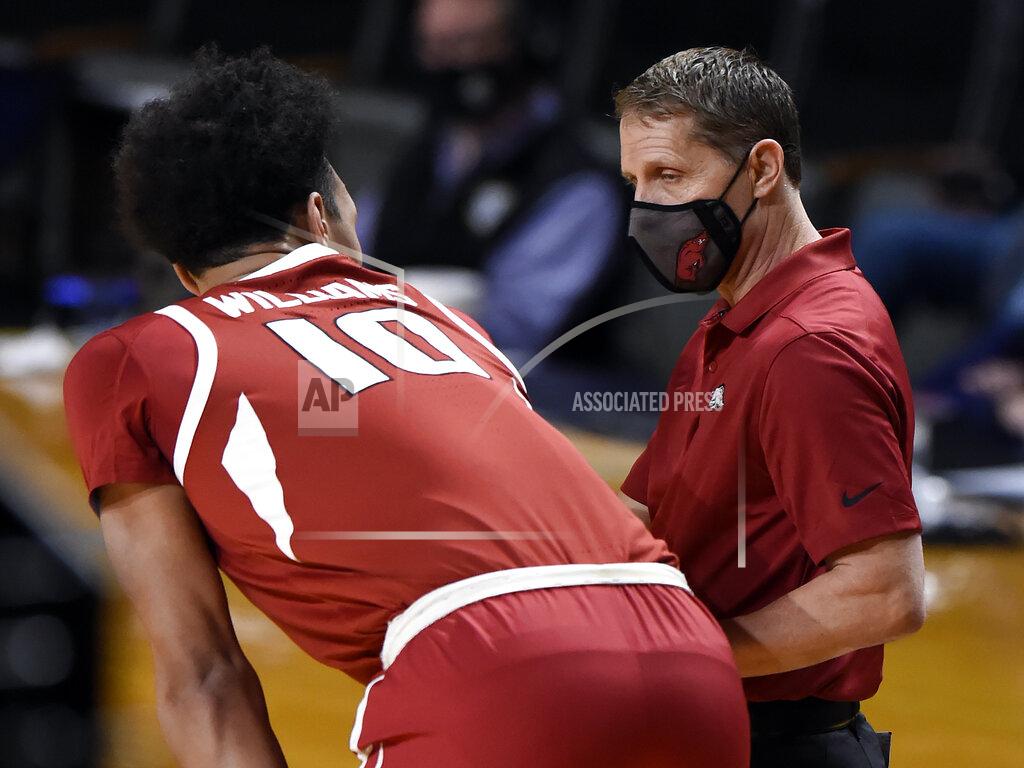 Mark Zaleski Arkansas head coach Eric Musselman talks with forward Jaylin Williams (10) during the first half of an NCAA college basketball game against Vanderbilt, Saturday, Jan. 23, 2021, in Nashville, Tenn. (AP Photo/Mark Zaleski)