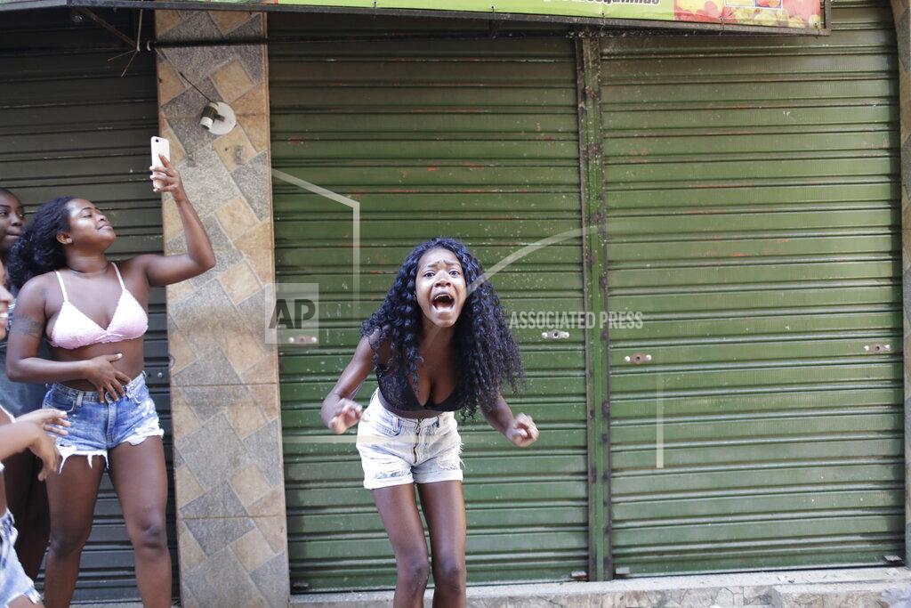 Silvia Izquierdo Residents protest a police operation targeting drug traffickers in the Jacarezinho favela of Rio de Janeiro, Brazil, Thursday, May 6, 2021. At least 25 people died during the operation, including one police officer and 24 suspects, according to the press office of Rio's civil police. (AP Photo/Silvia Izquierdo)