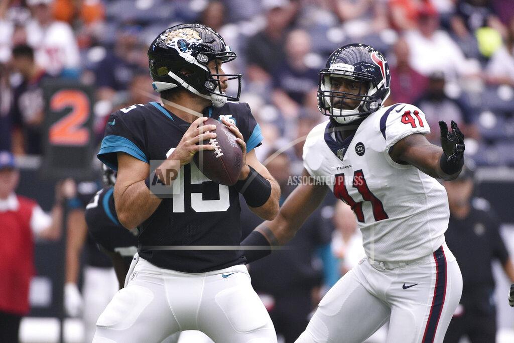 Eric Christian Smith Jacksonville Jaguars quarterback Gardner Minshew (15) is pressured by Houston Texans inside linebacker Zach Cunningham (41) during the first half of an NFL football game Sunday, Sept. 15, 2019, in Houston. (AP Photo/Eric Christian Smith)