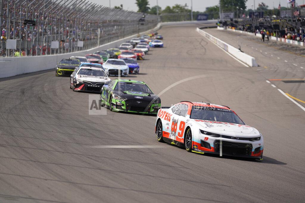 Jeff Roberson Chase Elliott (9) enters Turn 1 during a NASCAR Cup Series auto race at World Wide Technology Raceway, Sunday, June 5, 2022, in Madison, Ill. (AP Photo/Jeff Roberson)