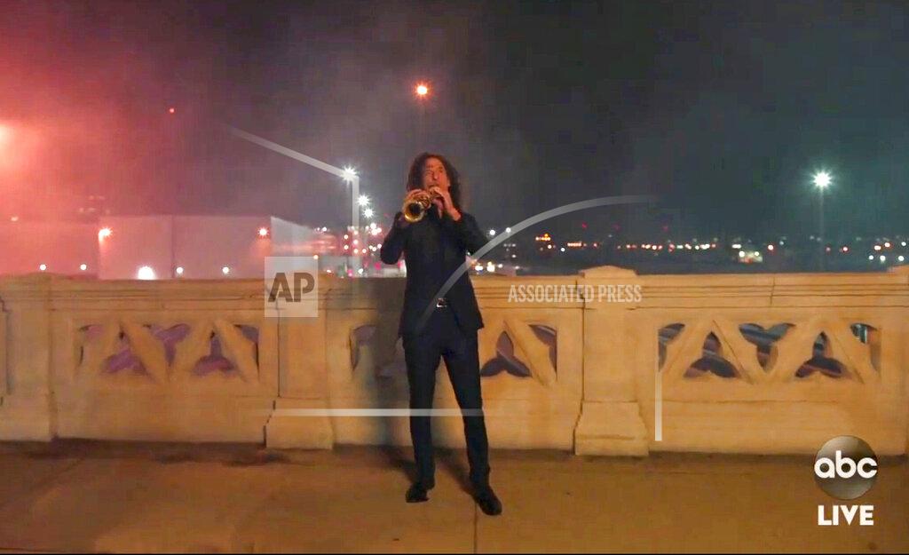 Uncredited In this screen shot provided by ABC on Sunday, Nov. 22, 2020, Kenny G performs
at the American Music Awards at the Microsoft Theater in Los Angeles. (ABC via AP)