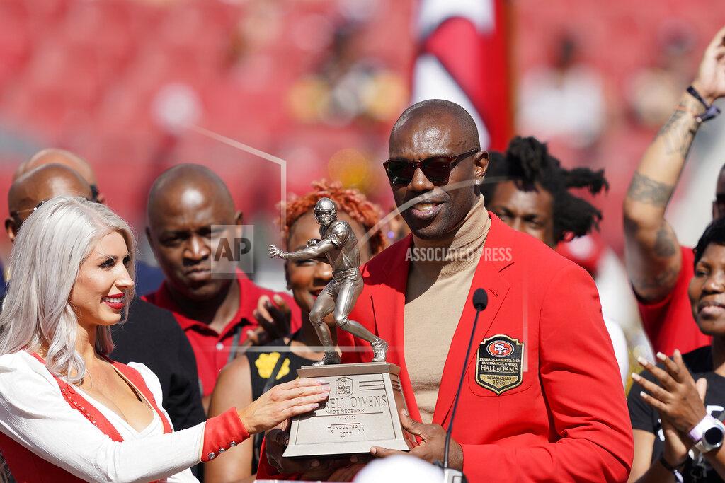 Tony Avelar Former San Francisco 49ers wide receiver Terrell Owens is honored during a ceremony as he is inducted into the team's Hall of Fame during halftime of an NFL football game between the 49ers and the Pittsburgh Steelers in Santa Clara, Calif., Sunday, Sept. 22, 2019. (AP Photo/Tony Avelar)