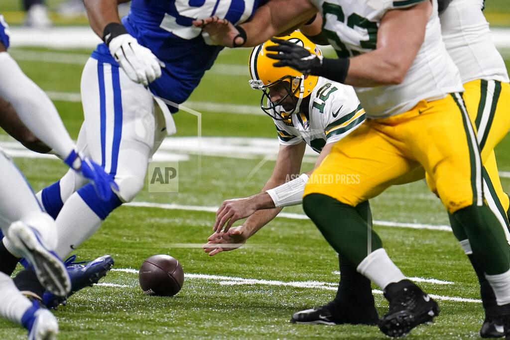 Michael Conroy Green Bay Packers quarterback Aaron Rodgers (12) cannot handle the snap during the first half of Colts' Darius Leonard (53) recovered the fumble. (AP Photo/Michael Conroy)