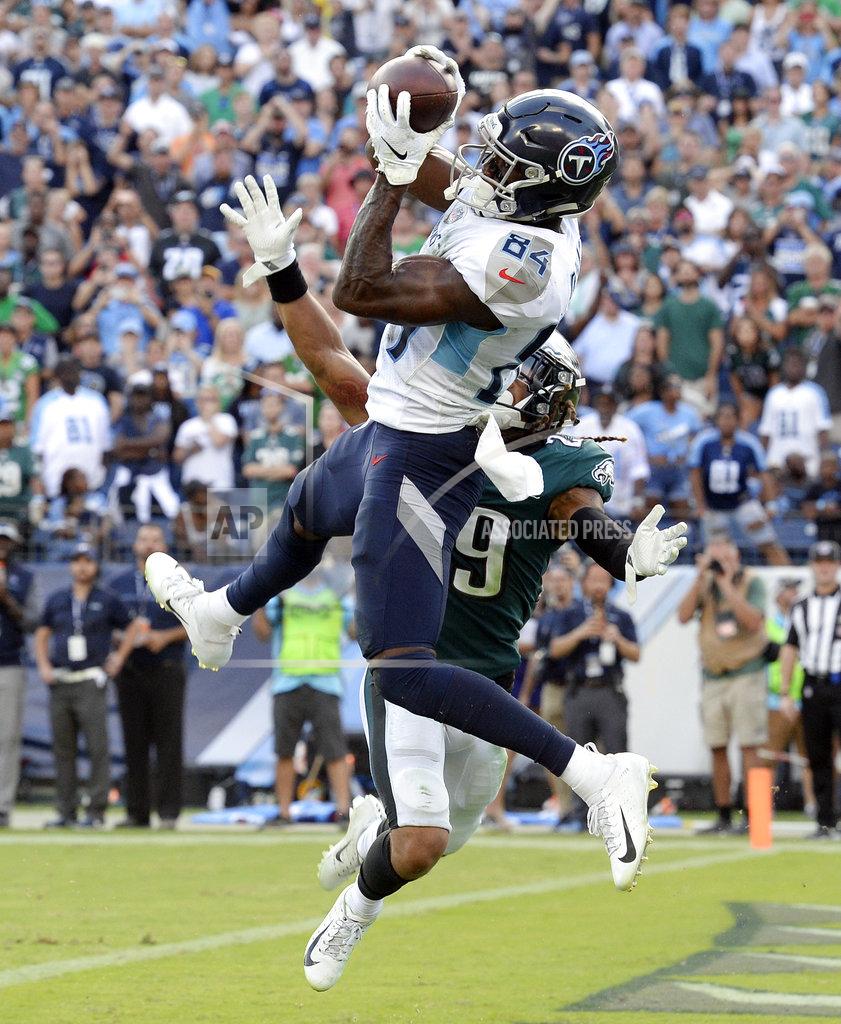 APTOPIX Eagles Titans Football