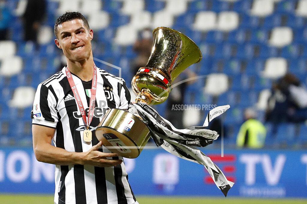 Antonio Calanni Juventus' Cristiano Ronaldo celebrates with the winner's trophy a victory against Atalanta after the end of Italian Cup soccer final match between Atalanta and Juventus at the Mapei Stadium in Reggio Emilia, Italy, Wednesday, May 19, 2021. Juventus win Atalanta 2-1. (AP Photo/Antonio Calanni)