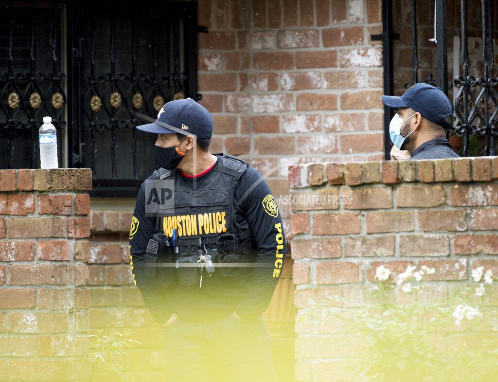 Godofredo A. Vásquez Law enforcement officials investigate a human smuggling case, where more than 90 undocumented immigrants were found inside a home on the 12200 block of Chessington Drive on Friday, April 30, 2021, in Houston. A Houston Police officials said the case will be handled by federal authorities. (Godofredo A. Vásquez/Houston Chronicle via AP)