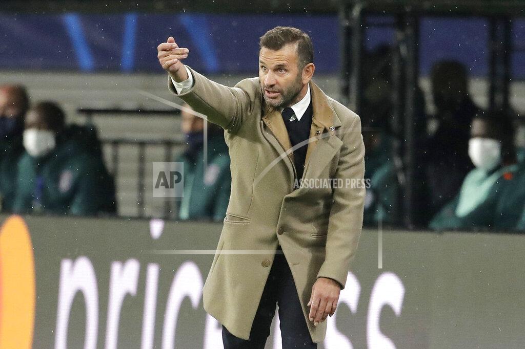 Markus Schreiber Basaksehir's manager Okan Buruk signals during a Group H Champions League soccer match between RB Leipzig and Istanbul Basaksehir at the RB Arena in Leipzig, Germany, Tuesday Oct. 20, 2020. (AP Photo/Markus Schreiber)