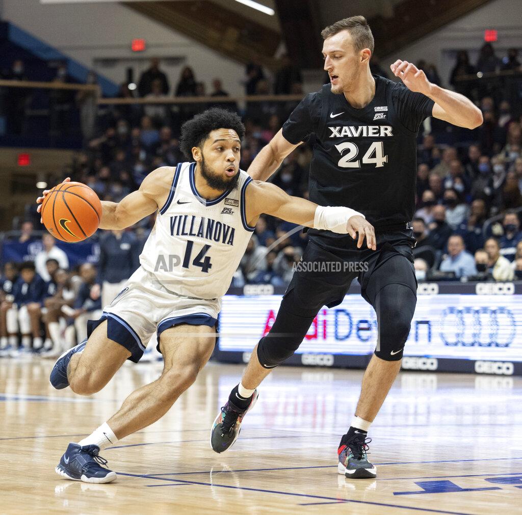 Laurence Kesterson Villanova guard Caleb Daniels (14) moves past Xavier forward Jack Nunge (24) during the first half of an NCAA college basketball game Tuesday, Dec. 21, 2021, in Villanova, Pa. (AP Photo/Laurence Kesterson)