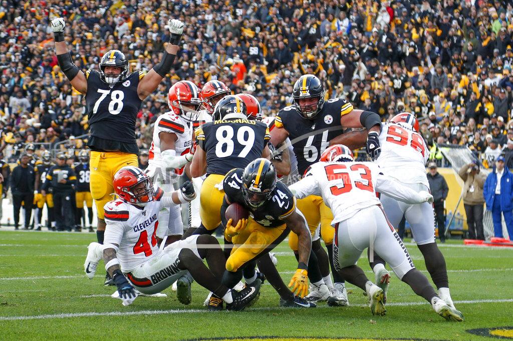 Don Wright Pittsburgh Steelers running back Benny Snell (24) breaks through the line of scrimmage for a touchdown against the Cleveland Browns during the second half of an NFL football game, Sunday, Dec. 1, 2019, in Pittsburgh. (AP Photo/Don Wright)