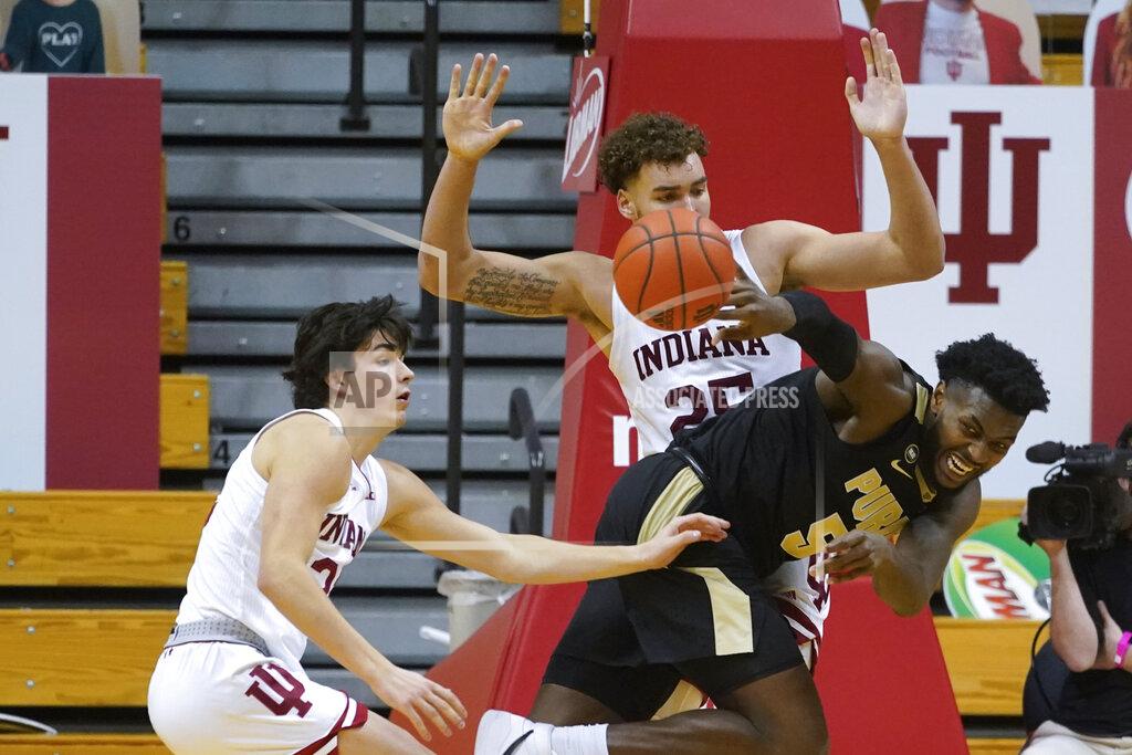 Darron Cummings Purdue's Trevion Williams (50) passes the ball away from Indiana's Race Thompson (25) and Trey Galloway (32) during the second half of an NCAA college basketball game Thursday, Jan. 14, 2021, in Bloomington, Ind. Purdue won 81-69. (AP Photo/Darron Cummings)