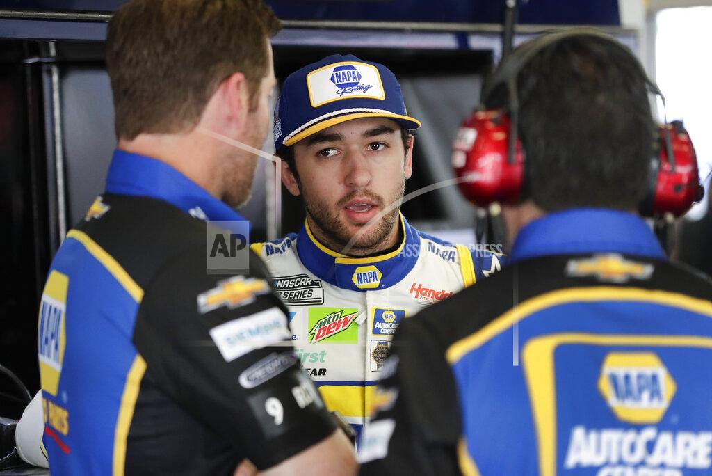 Elliott wins Phoenix pole, 9-time winner Harvick starts 2nd