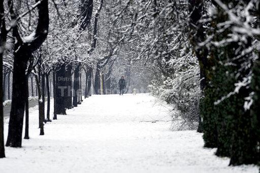 Hundreds blocked on Croatia roads as snowstorm spurs ch... - Vimarsana News