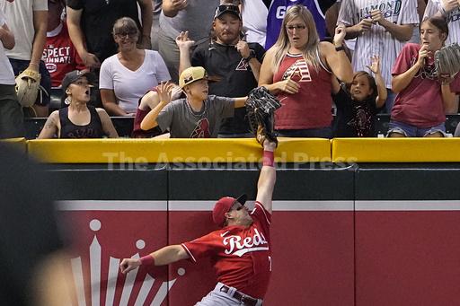 Arizona's Pham robbed of homer by fan who stole the ball from Steer - Vimarsana News