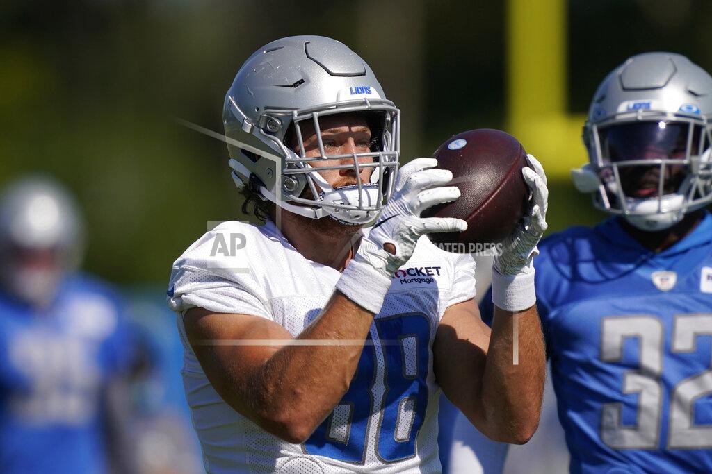 Carlos Osorio Detroit Lions tight end T.J. Hockenson catches during a drill at the Lions NFL football camp practice, Saturday, Aug. 22, 2020, in Allen Park, Mich. (AP Photo/Carlos Osorio)