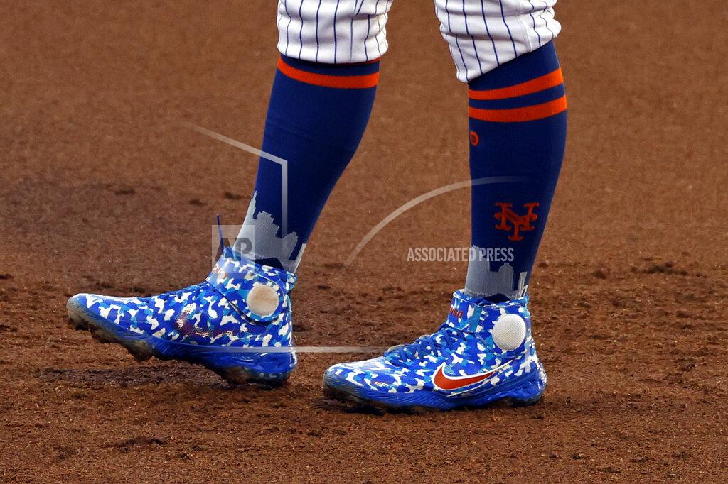 Adam Hunger New York Mets first baseman Pete Alonso wears colorful cleats during the second inning of the team's baseball game against the Atlanta Braves on Sunday, July 26, 2020, in New York. (AP Photo/Adam Hunger)