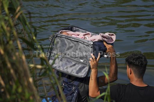 Huge number of asylum seekers at US-Mexico border as CO... - Vimarsana News