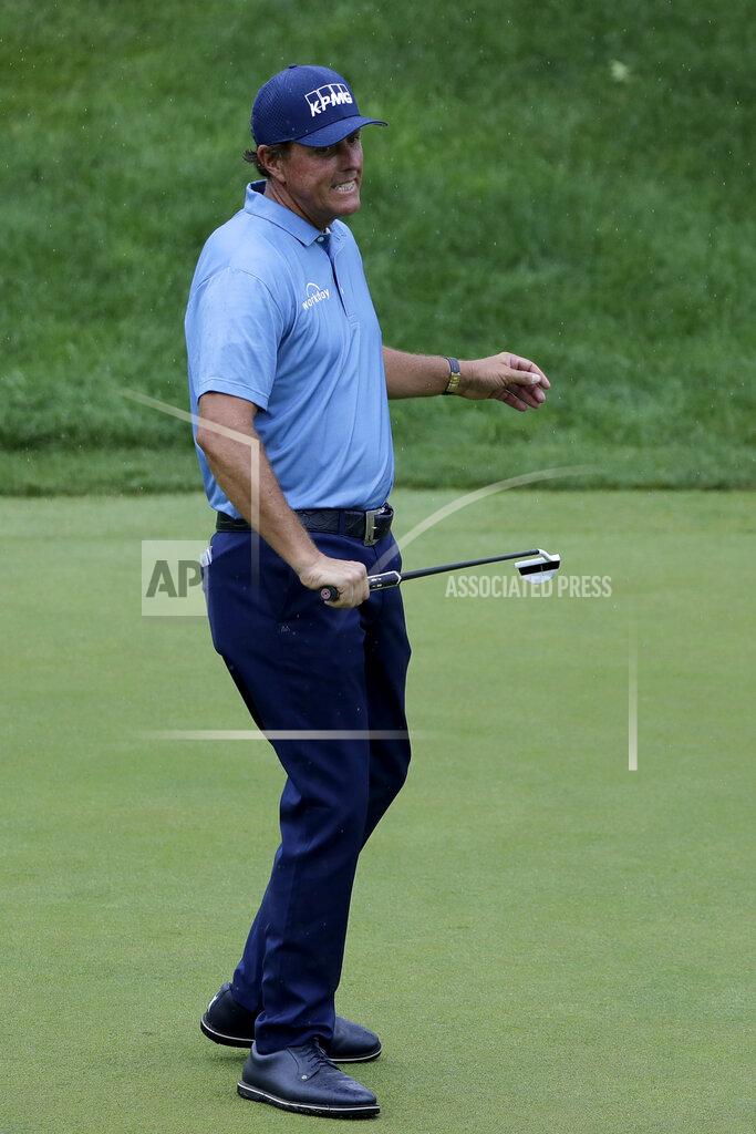 Frank Franklin Ii Phil Mickelson reacts after missing a putt on the 18th green during the third round of the Travelers Championship golf tournament at TPC River Highlands, Saturday, June 27, 2020, in Cromwell, Conn. (AP Photo/Frank Franklin II)