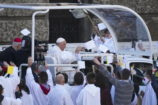 Pope on the banks of the Danube in final Mass in Hungar... - Vimarsana News