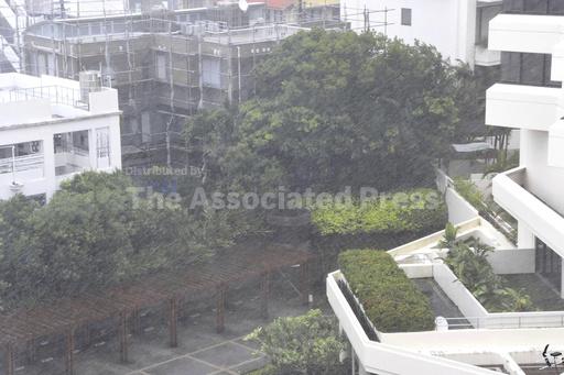 A powerful typhoon pounds Japan's Okinawa and injures m... - Vimarsana News