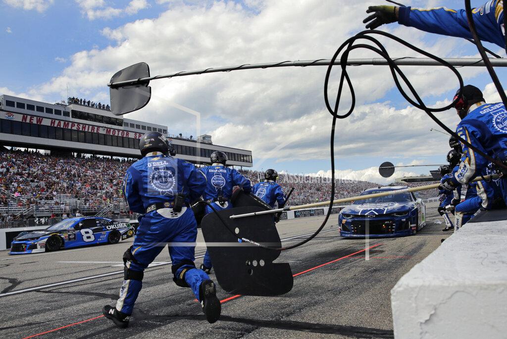 Charles Krupa Chase Elliott's crew dashes into the lane to service his car during a pit stop in the NASCAR Cup Series auto race at New Hampshire Motor Speedway in Loudon, N.H., Sunday, July 21, 2019. (AP Photo/Charles Krupa)
