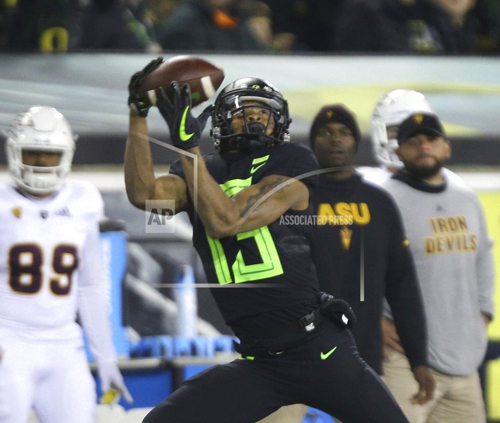 Chris Pietsch Oregon's Dillon Mitchell, center, catches a Justin Herbert pass in front of the Arizona State bench on his way to a second quarter touchdown in an NCAA college football game Saturday, Nov. 17, 2018, in Eugene, Ore. (AP Photo/Chris Pietsch)