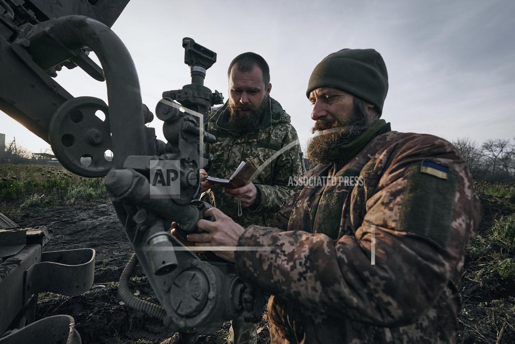 Libkos Ukrainian servicemen prepare to fire at Russian positions in the frontline near Bakhmut, Donetsk region, Ukraine, Thursday, Nov. 24, 2022. (AP Photo/LIBKOS)