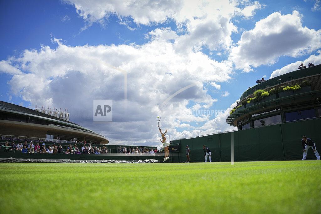 Alberto Pezzali Ukraine's Lesia Tsurenko serves to Germany's Jule Niemeier in a third round women's singles match on day five of the Wimbledon tennis championships in London, Friday, July 1, 2022. (AP Photo/Alberto Pezzali)