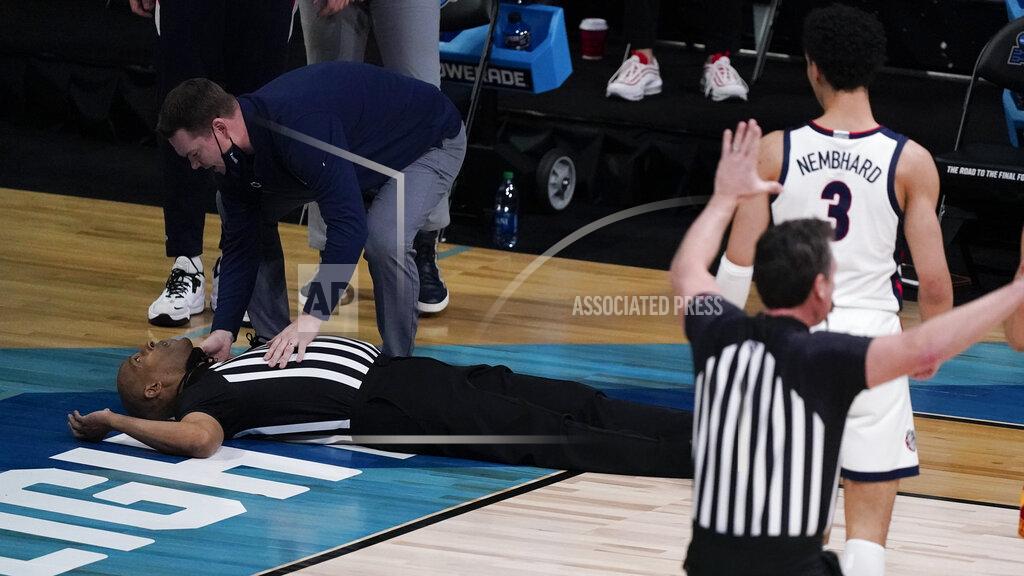 Michael Conroy Referee Bert Smith collapses on the court during the first half of an Elite 8 game between Gonzaga and Southern California during the first half of an Elite 8 game in the NCAA men's college basketball tournament at Lucas Oil Stadium, Tuesday, March 30, 2021, in Indianapolis. (AP Photo/Michael Conroy)