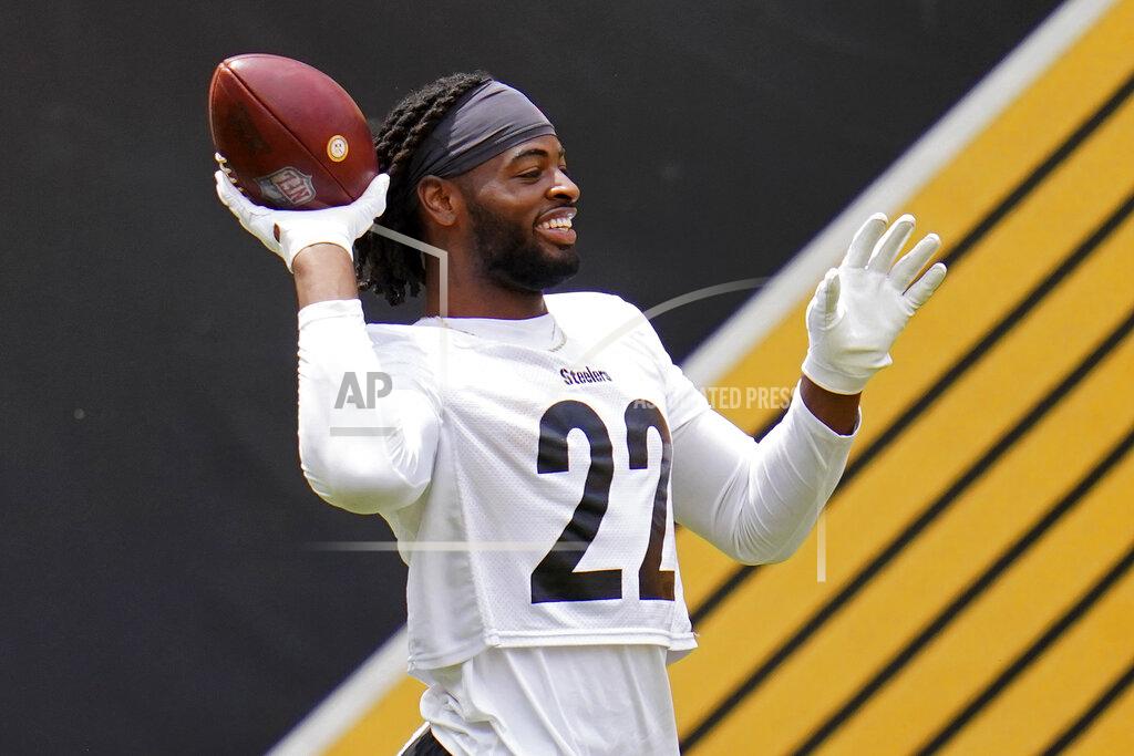 Gene J. Puskar Pittsburgh Steelers running back and first round pick Najee Harris tosses a football during the team's NFL mini-camp football practice in Pittsburgh, Tuesday, June 15, 2021. (AP Photo/Gene J. Puskar)