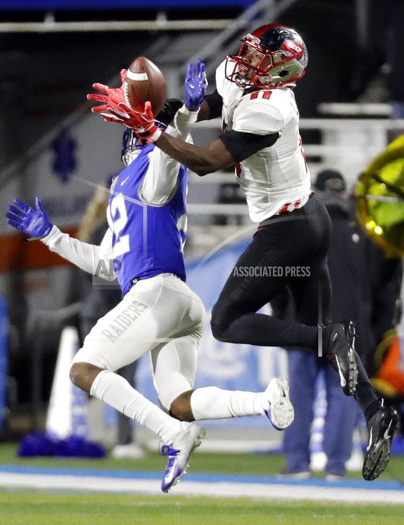 Mark Humphrey Middle Tennessee defensive back Cordell Hudson (22) breaks up a pass intended for Western Kentucky wide receiver Lucky Jackson (11) in the first half of an NCAA college football game Friday, Nov. 2, 2018, in Murfreesboro, Tenn. (AP Photo/Mark Humphrey)