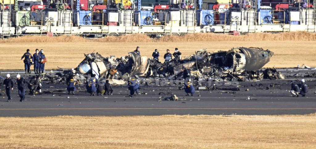 Successful evacuation from burning Japan Airlines jet h... - Vimarsana News