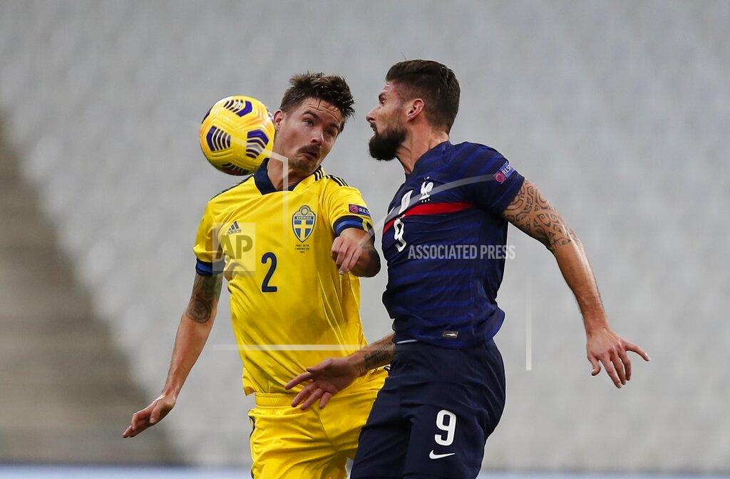 Francois Mori France's Olivier Giroud, right, and Sweden's Mikael Lustig jump for the ball during the UEFA Nations League soccer match between France and Sweden at the Stade de France stadium in Saint-Denis, northern Paris, Tuesday, Nov. 17, 2020. (AP Photo/Francois Mori)
