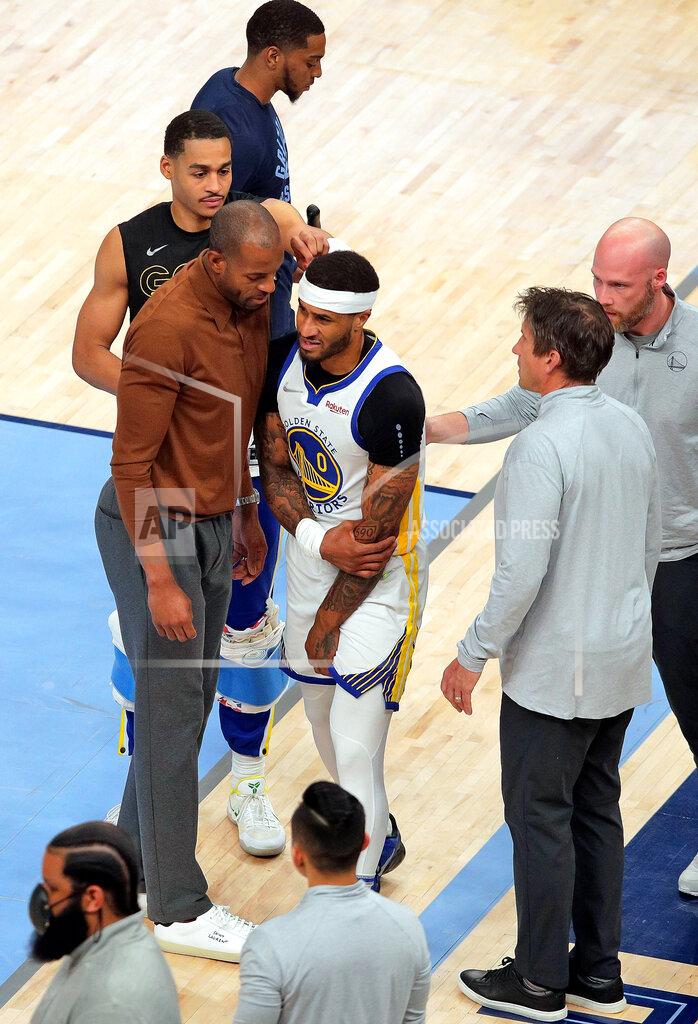 Carlos Avila Gonzalez Andre Iguodala talks to Gary Payton II (0) after he was hit by Dillon Brooks (24) with a flagrant two technical foul in the first quarter as the Golden State Warriors played the Sacramento Kings at Chase Center in San Francisco, Calif., on Thursday, February 3, 2022(Carlos Avila Gonzalez/San Francisco Chronicle via AP)
