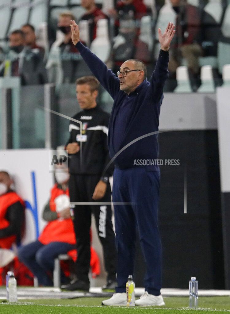 Luca Bruno Juventus' head coach Maurizio Sarri gestures during an Italian Cup second leg soccer match between Juventus and AC Milan at the Allianz stadium, in Turin, Italy, Friday, June 12, 2020. (AP Photo/Luca Bruno)