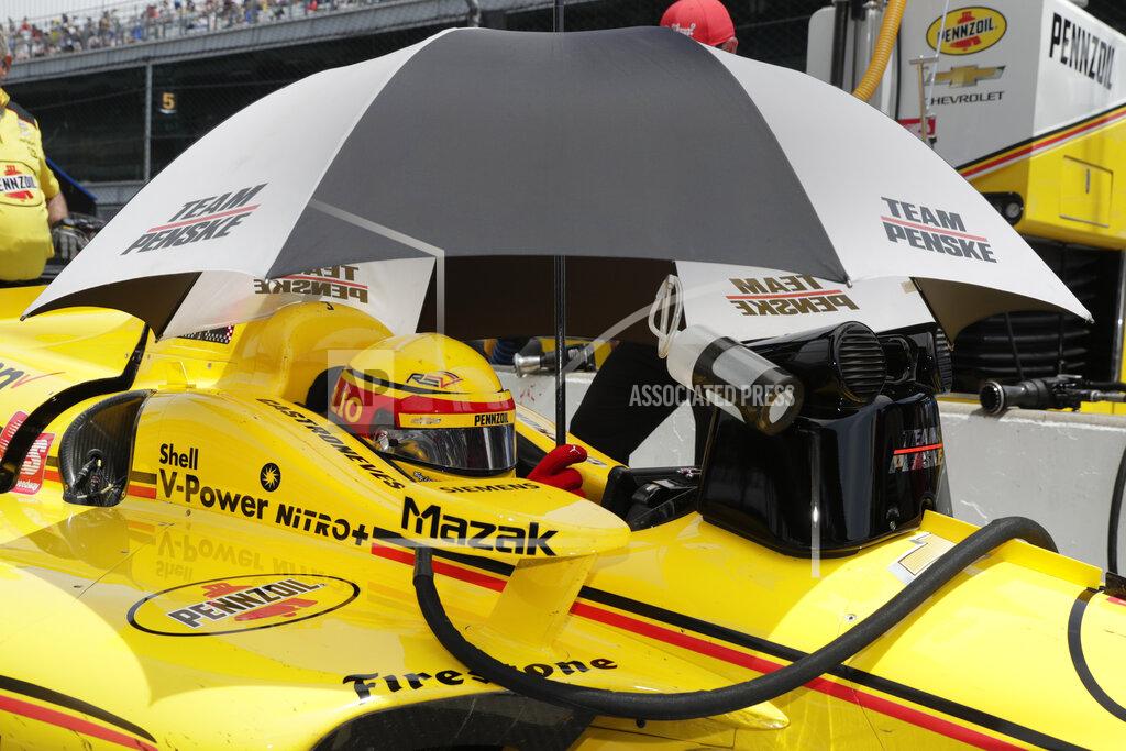 Castroneves adds goal as he chases record-tying 4th Indy win