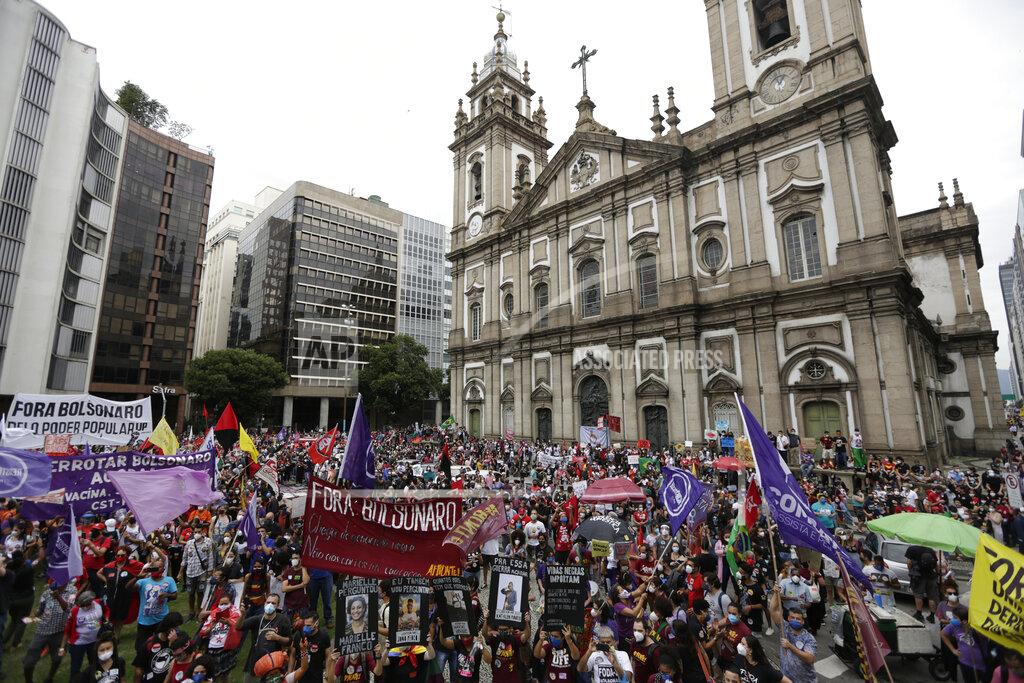 Bruna Prado Demonstrators shouts slogans during a protest against Brazilian President Jair Bolsonaro and his handling of the coronavirus pandemic and economic policies they say harm the interests of the poor and working class, in Rio de Janeiro, Brazil, Saturday, June 19, 2021. Brazil is approaching an official COVID-19 death toll of 500,000 — second-highest in the world. (AP Photo/Bruna Prado)