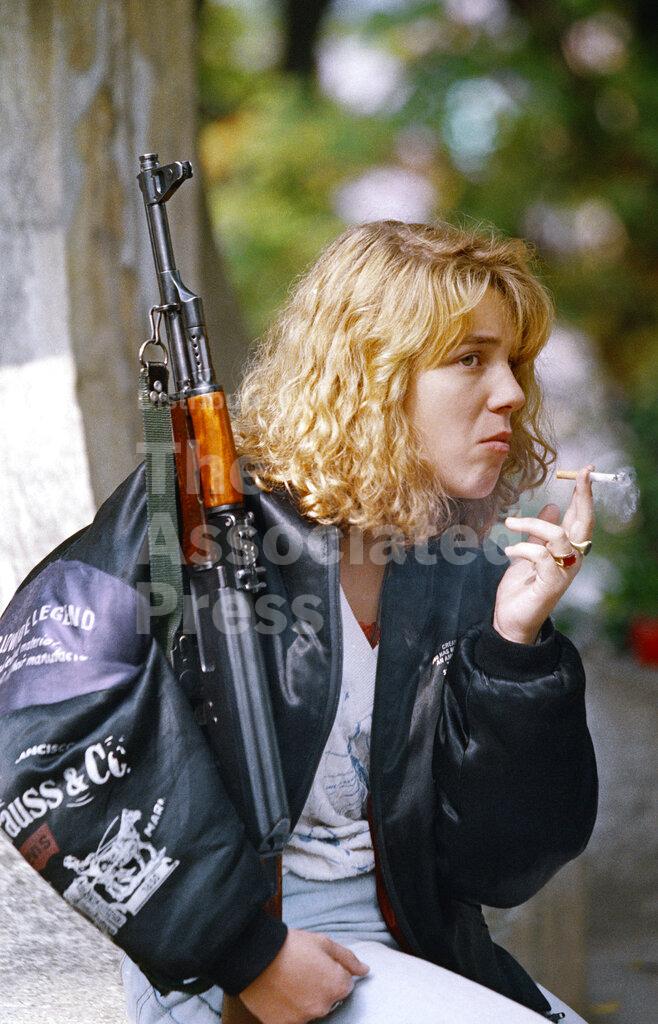 Watchf Associated Press International News   Bosnia-Herzegovina APHS170899 Bosnia Herzogovinia  Civil War   Army  Bosnian Troops  Women