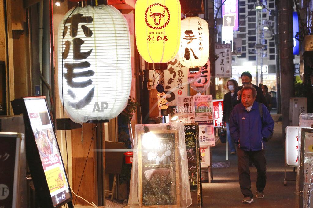 Koji Sasahara People walk at a street in Tokyo, Monday, Oct. 25, 2021. People in Tokyo can eat and drink in bars and restaurants later in the evening starting Monday as officials ease social distancing rules with the country’s daily coronavirus cases reaching their lowest levels in more than a year. (AP Photo/Koji Sasahara)