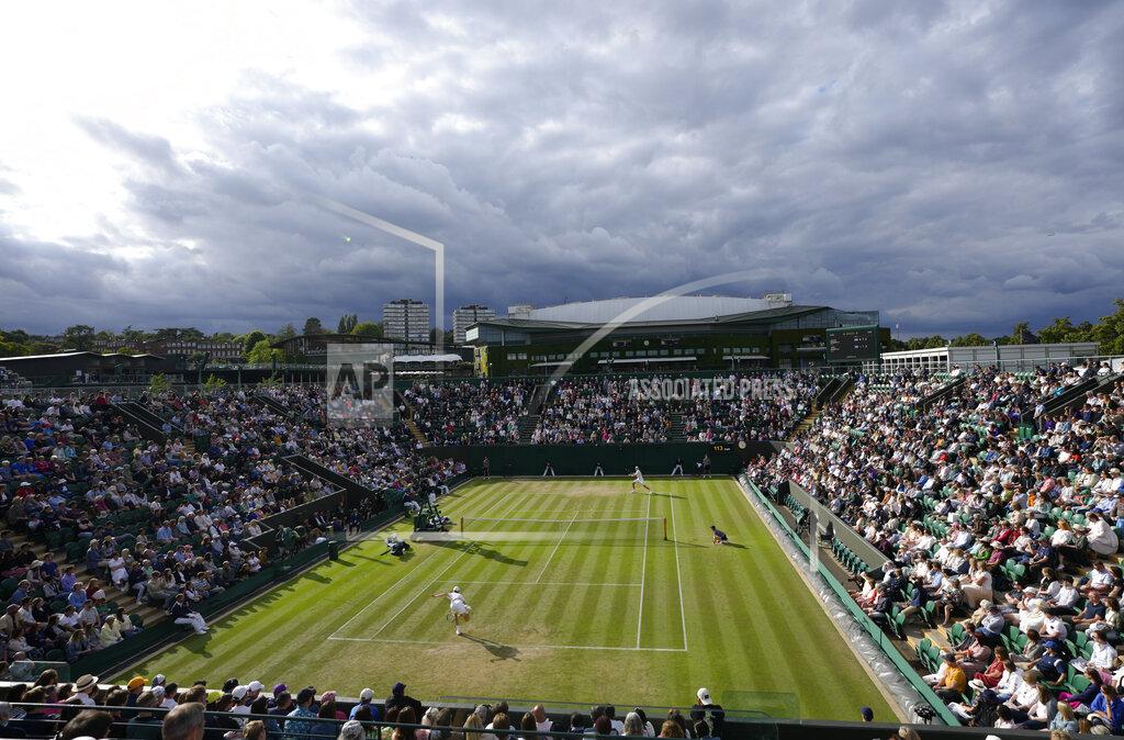 Kirsty Wigglesworth Italy's Jannik Sinner plays John Isner of the US during their men's singles third round match on day five of the Wimbledon tennis championships in London, Friday, July 1, 2022. (AP Photo/Kirsty Wigglesworth)