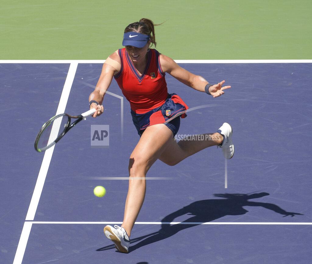 Paula Badosa defeats Victoria Azarenka at BNP Paribas Open
