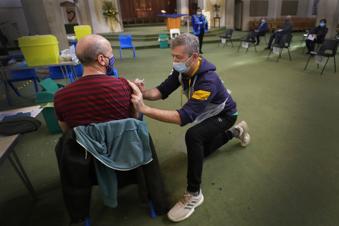 EU regulator ‘convinced’ AstraZeneca benefit outweighs risk EU regulator ‘convinced’ AstraZeneca benefit outweighs risk