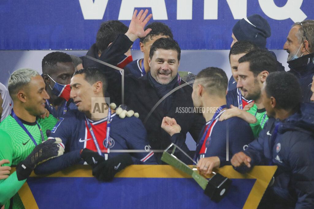 Christophe Ena PSG's head coach Mauricio Pochettino, center, and PSG players celebrate with the trophy after the Champions Trophy soccer match between Paris Saint-Germain and Olympique Marseille at the Bollaert stadium in Lens, northern France, Wednesday, Jan.13, 2021. PSG won 2:1. (AP Photo/Christophe Ena)
