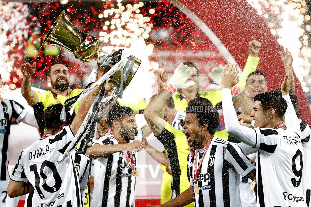 Antonio Calanni Juventus players celebrate with the winner's trophy their victory against Atalanta after the end of Italian Cup soccer final match between Atalanta and Juventus at the Mapei Stadium in Reggio Emilia, Italy, Wednesday, May 19, 2021. Juventus win Atalanta 2-1. (AP Photo/Antonio Calanni)