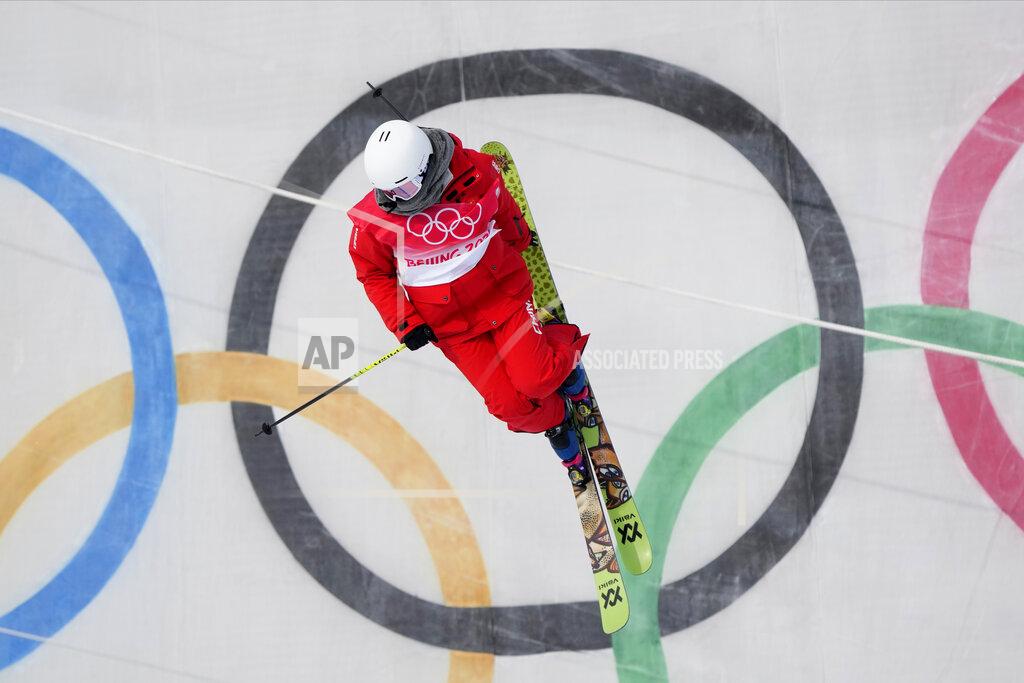 Lee Jin-Man China's Li Fanghui competes during the women's halfpipe qualification at the 2022 Winter Olympics, Thursday, Feb. 17, 2022, in Zhangjiakou, China. (AP Photo/Lee Jin-man)