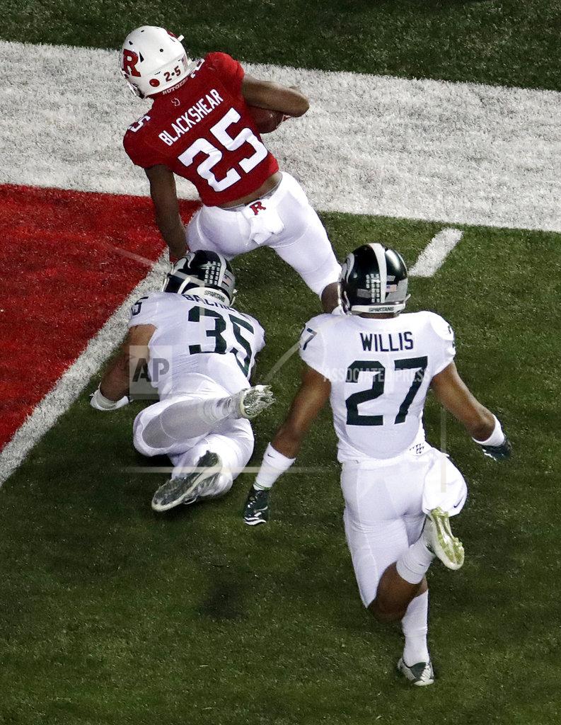 Julio Cortez Rutgers running back Raheem Blackshear (25) avoids a tackle by Michigan State linebacker Joe Bachie (35) while scoring on a touchdown pass from quarterback Johnathan Lewis, not pictured, during the first half of an NCAA college football game, Saturday, Nov. 25, 2017, in Piscataway, N.J. (AP Photo/Julio Cortez)