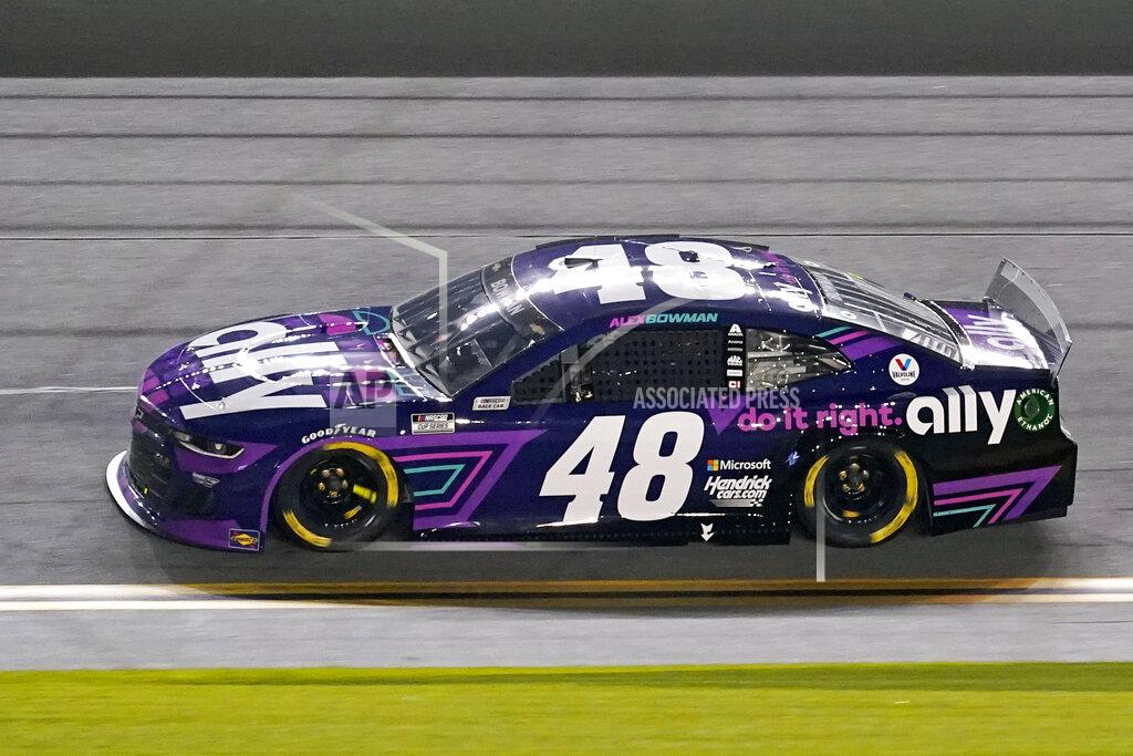 John Raoux Alex Bowman (48) struggles to keep up with the leaders after he had some mechanical issues early in the first of two qualifying NASCAR auto races for the Daytona 500 at Daytona International Speedway, Thursday, Feb. 11, 2021, in Daytona Beach, Fla. (AP Photo/John Raoux)